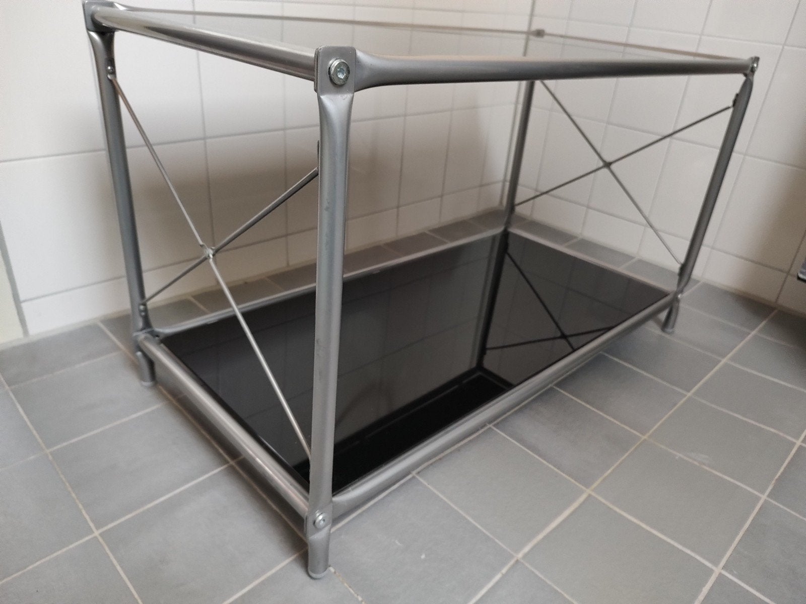 2x IKEA Laxvik rekjes met zwarte glazen platen, Ophalen of Verzenden, Gebruikt