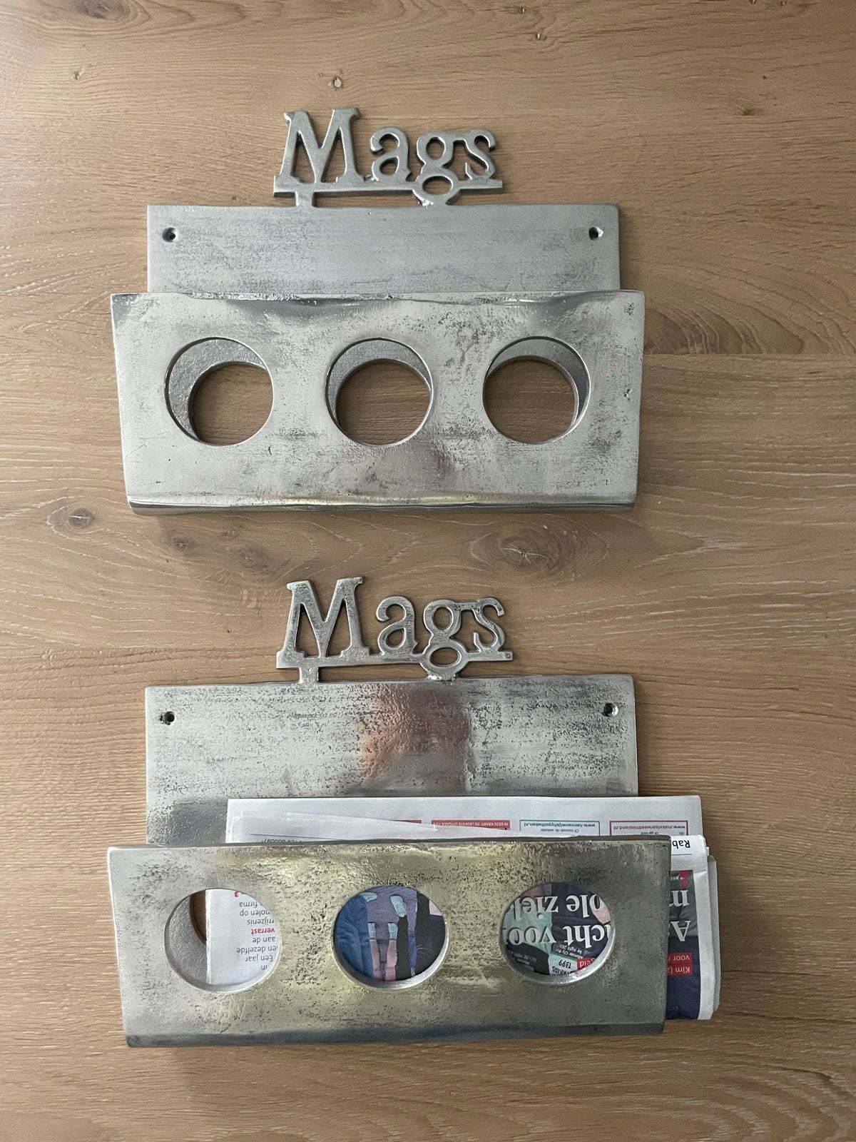 2 metalen kranten- / tijdschrifthouders 'Mags', Metaal, Wandmontage, Ophalen of Verzenden, Zo goed als nieuw