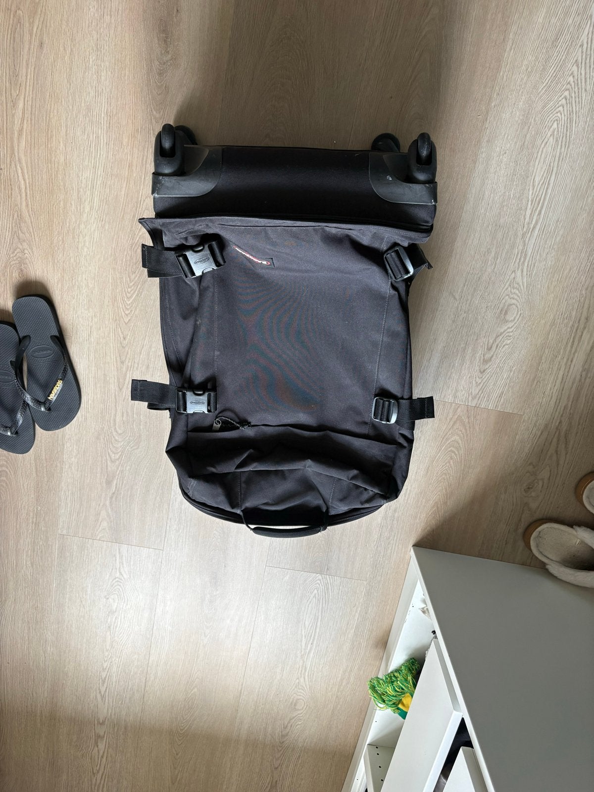 Eastpak reistas met wieltjes en uitschuifbare handgreep, 30 cm of meer, Gebruikt, Zwart, Ophalen of Verzenden