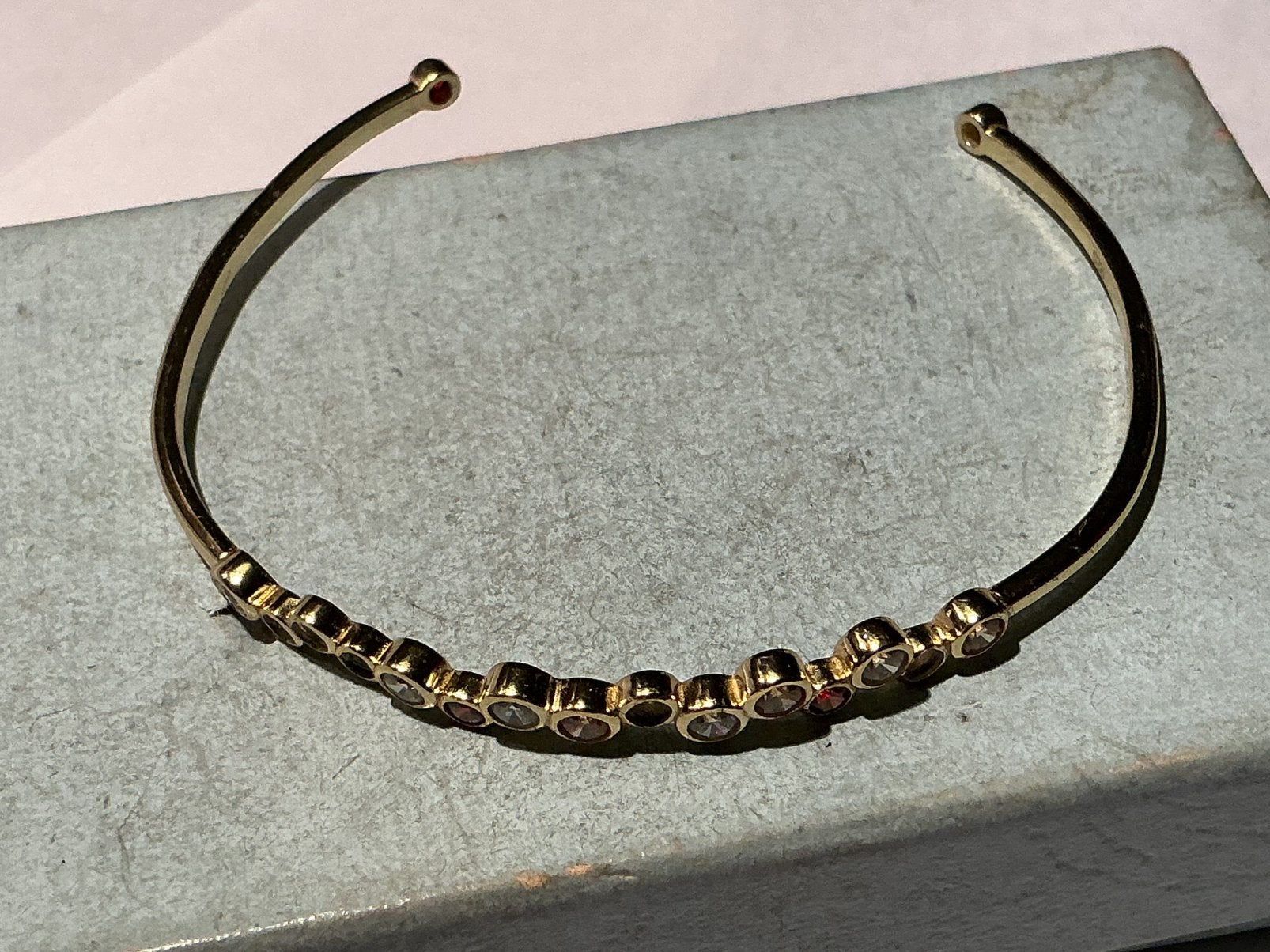 MASSIEVE VERMEIL GOUD ARMBAND MET EDELSTENEN, Verzenden, Zilver, Armband