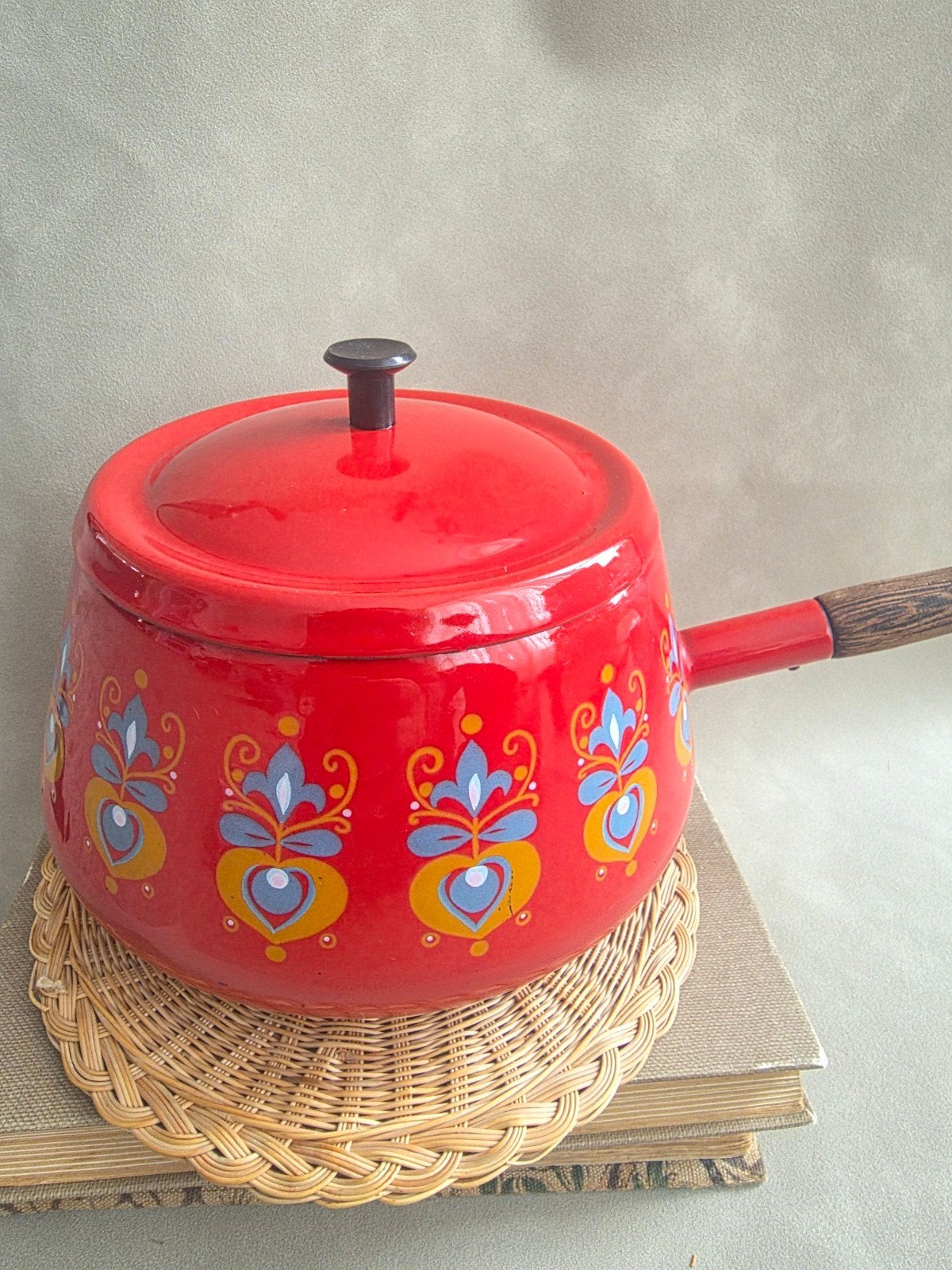 Vintage rode emaille steelpan met bloemmotief, Antiek en Kunst, Ophalen of Verzenden