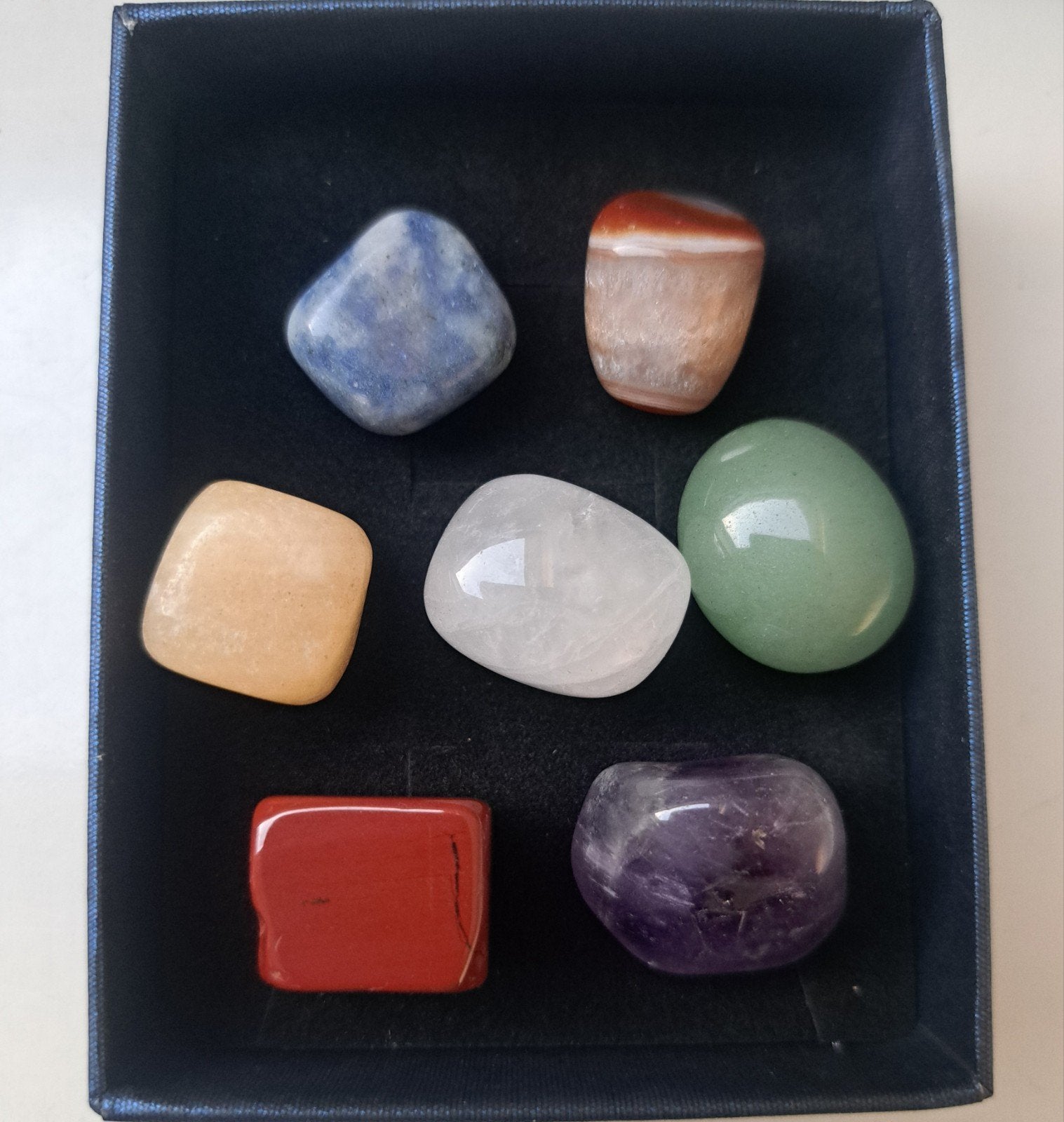 Chakra set in stevig kado doosje edelsteen natuursteen steen, Verzamelen, Ophalen of Verzenden