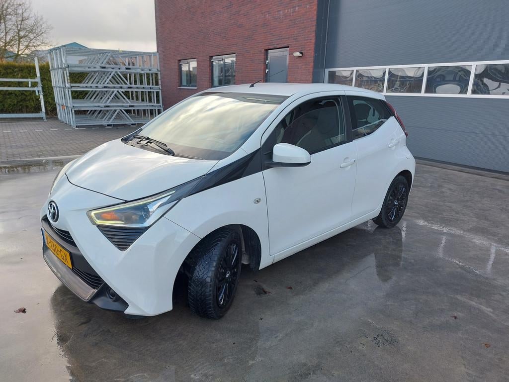 Toyota Aygo 1.0 VVT-i x-play airco car play camera, Voorwielaandrijving, Stof, Gebruikt, Euro 6
