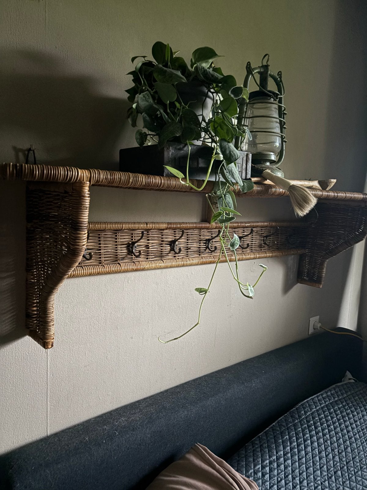 Rivièra Maison rotan wandkapstok met plank, Ophalen of Verzenden, Gebruikt, Overige materialen, Wandkapstok
