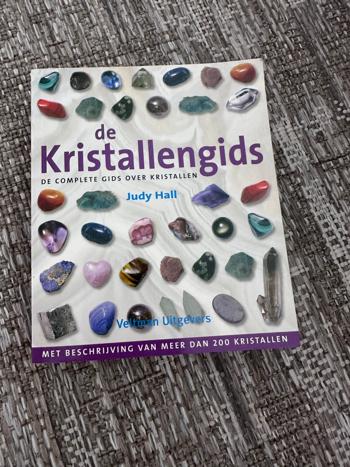 De Kristallengids: Complete gids over kristallen - Judy Hall, Ophalen, Zo goed als nieuw, Spiritualiteit algemeen, Instructieboek