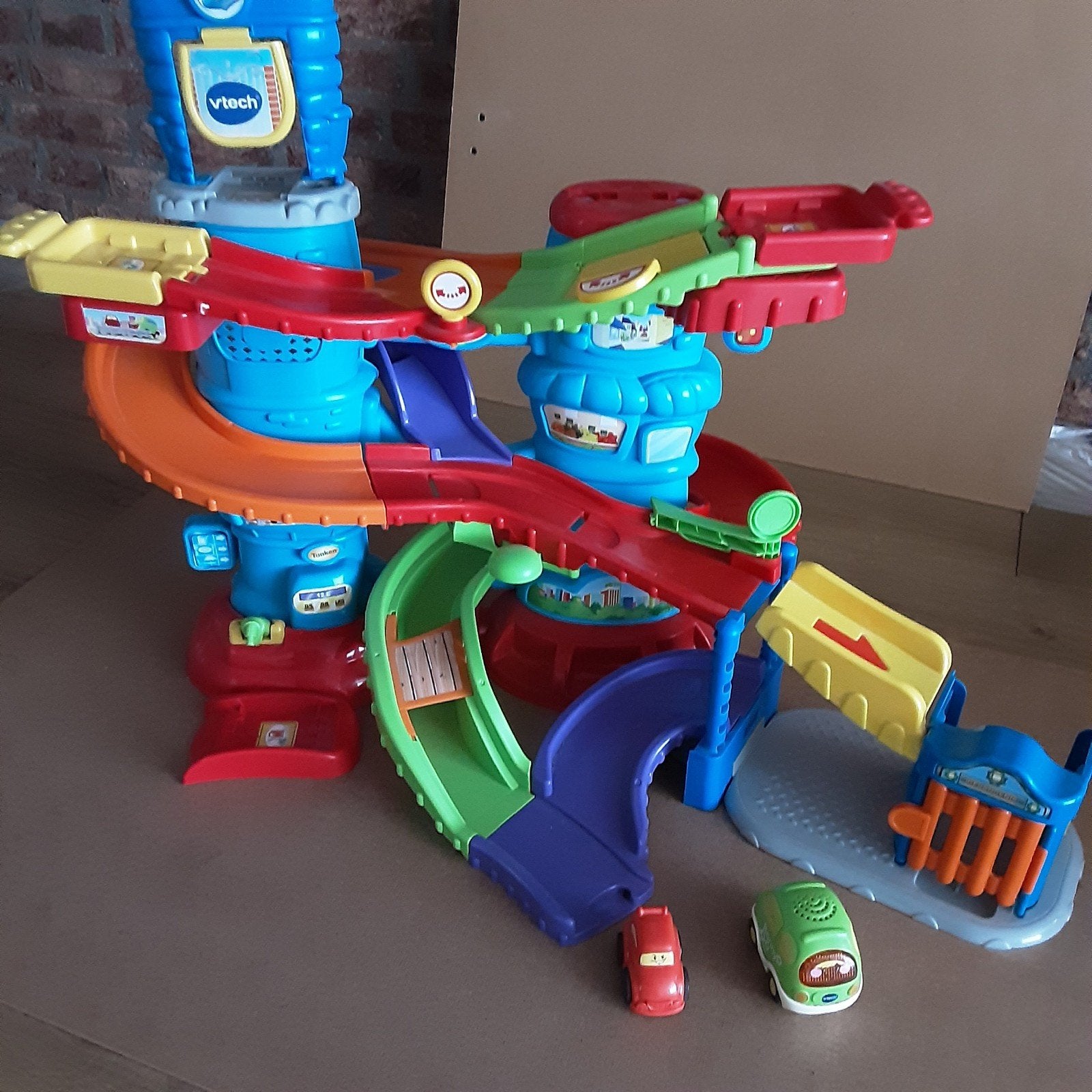 Vtech toet toet auto's garage met 2 auto's, Ophalen of Verzenden, Gebruikt, 2 tot 4 jaar