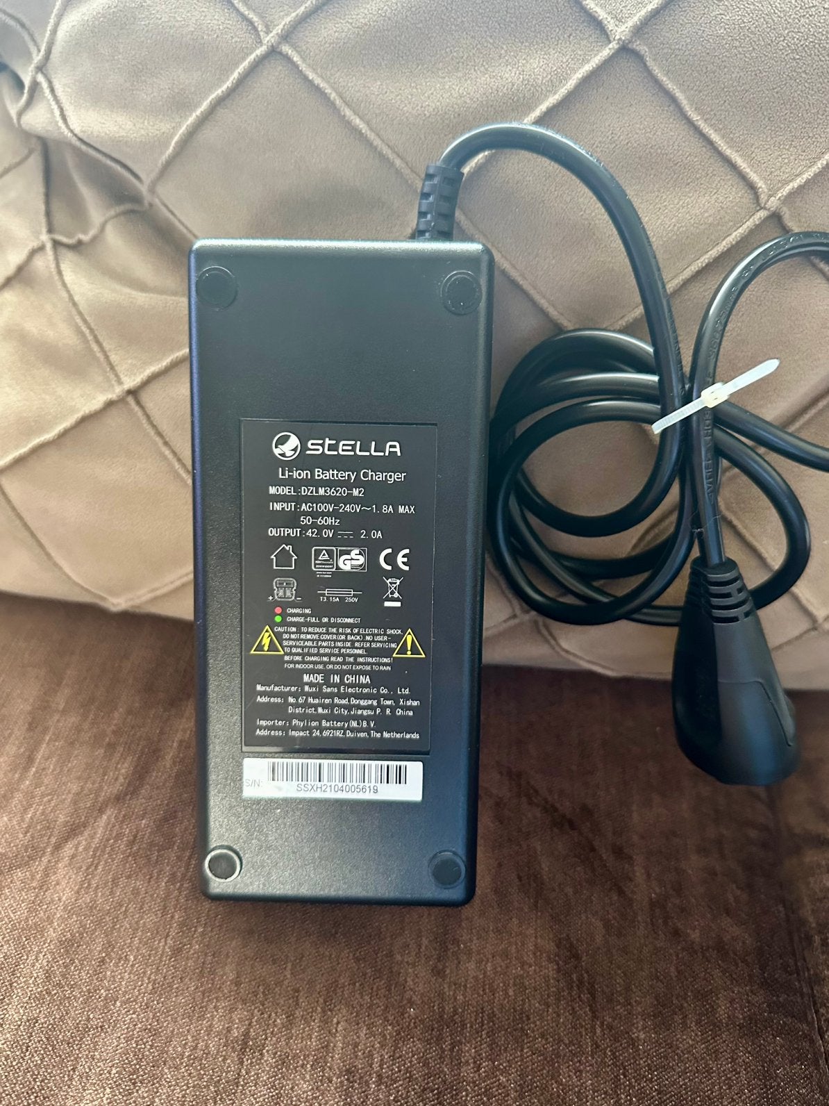 Te Koop, Stella e-bike Li-ion battery charger, Zo goed als nieuw
