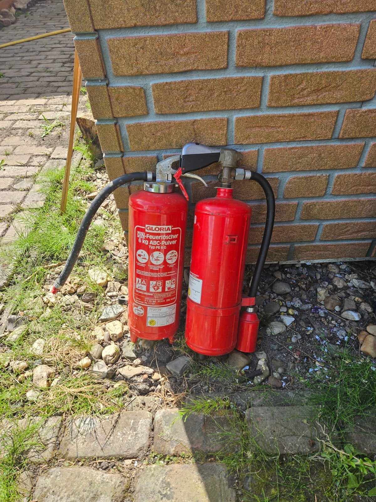Twee gebruikte brandblussers (6 kg ABC-poeder), Ophalen, Gebruikt, Brandblusser