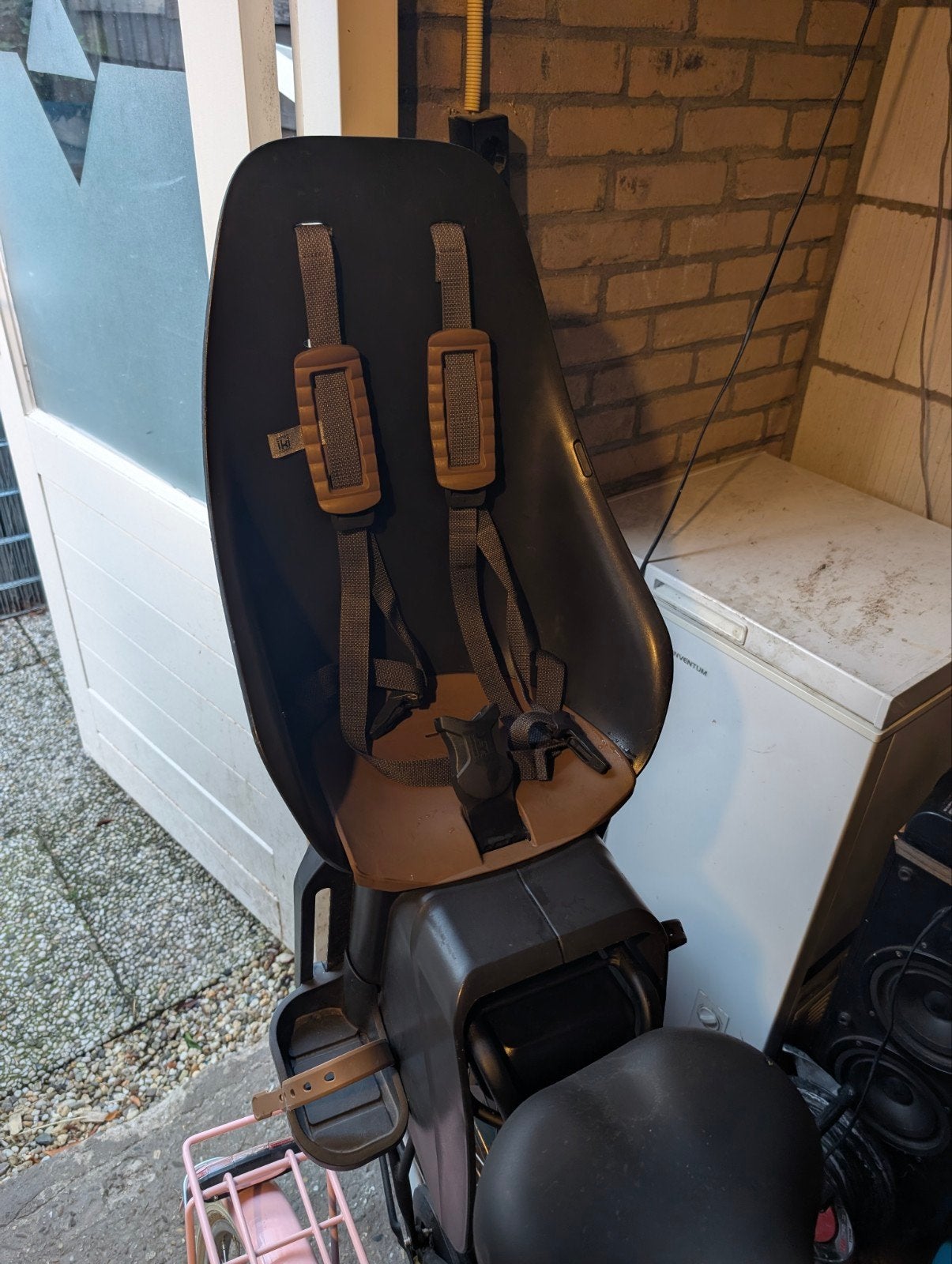 Urban iki achterzitje - zwart/bruin, Fietsen en Brommers, Ophalen, Achterzitje, Voetsteuntjes, 9 t/m 18 kg
