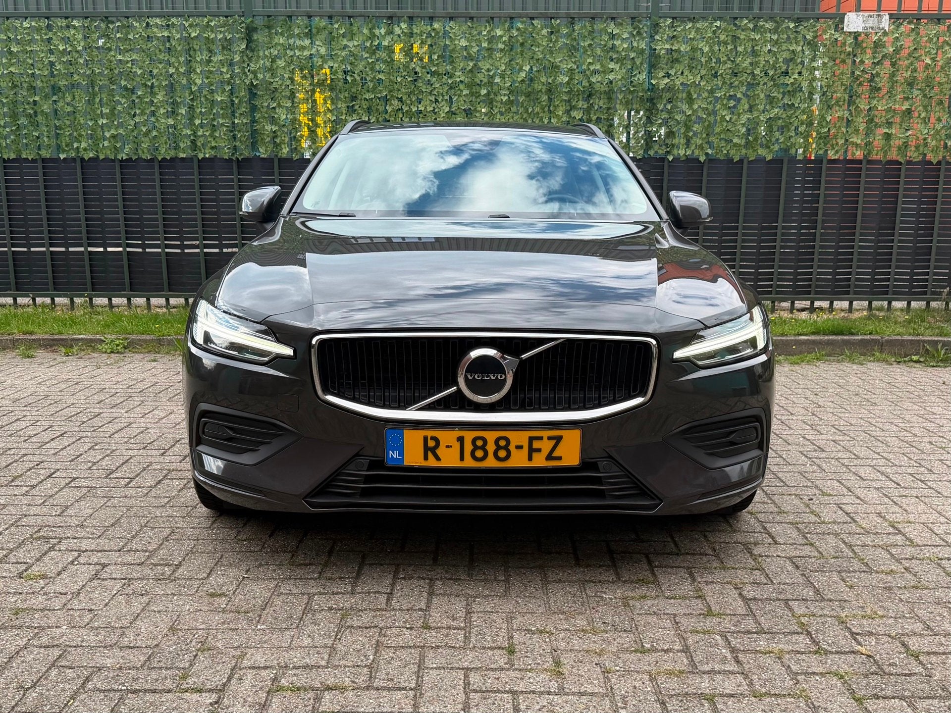 Foto 7 van Volvo V60 2.0 B3 Essential grijs 2022 1EIG|LED|NAVI|NAP