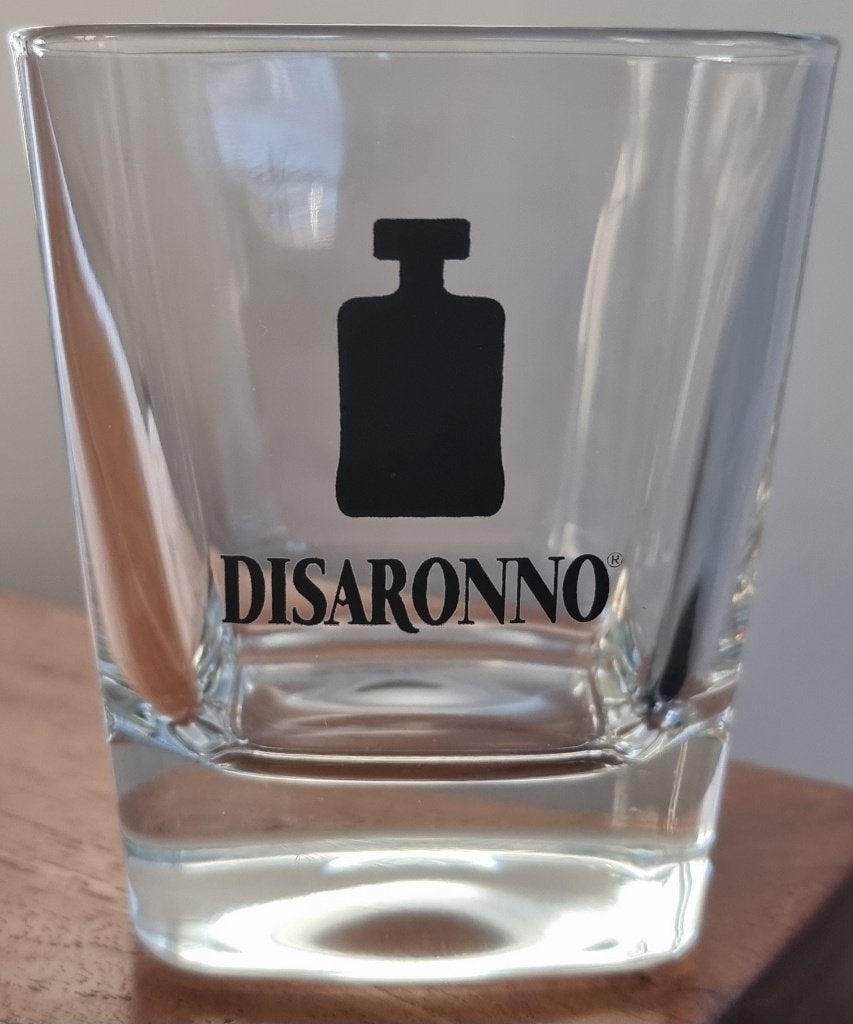 Set van 2 Disaronno vierkante glazen met zwart logo - IZGST, Verzamelen, Ophalen of Verzenden, Zo goed als nieuw, Borrel- of Shotglas