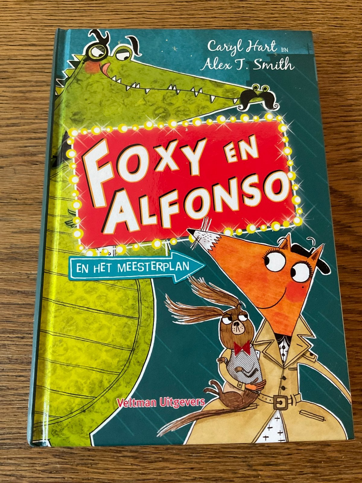 Caryl Hart - Foxy en Alfonso en het meesterplan, Boeken, Fictie algemeen, Ophalen of Verzenden, Zo goed als nieuw, Caryl Hart