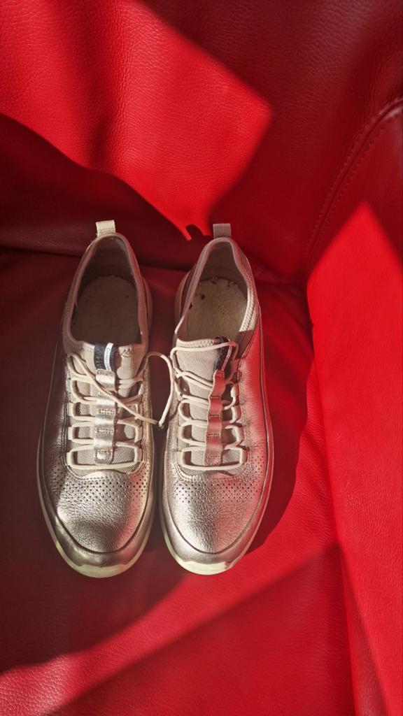 Prachtige vrolijks Ecco schoenen maat 41, Ophalen of Verzenden, Zo goed als nieuw, Sneakers of Gympen