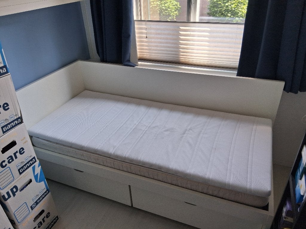 Ikea bed (90 x 200 cm) incl. lattenbodem en 2 onderladen, Huis en Inrichting, Slaapkamer | Bedden, Ophalen, 90 cm, Eenpersoons