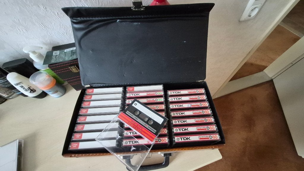 cassettebandjes TDK met vintage opbergdoos, Cd's en Dvd's, Cassettebandjes, Ophalen, 2 t/m 25 bandjes, Overige genres, Zo goed als nieuw