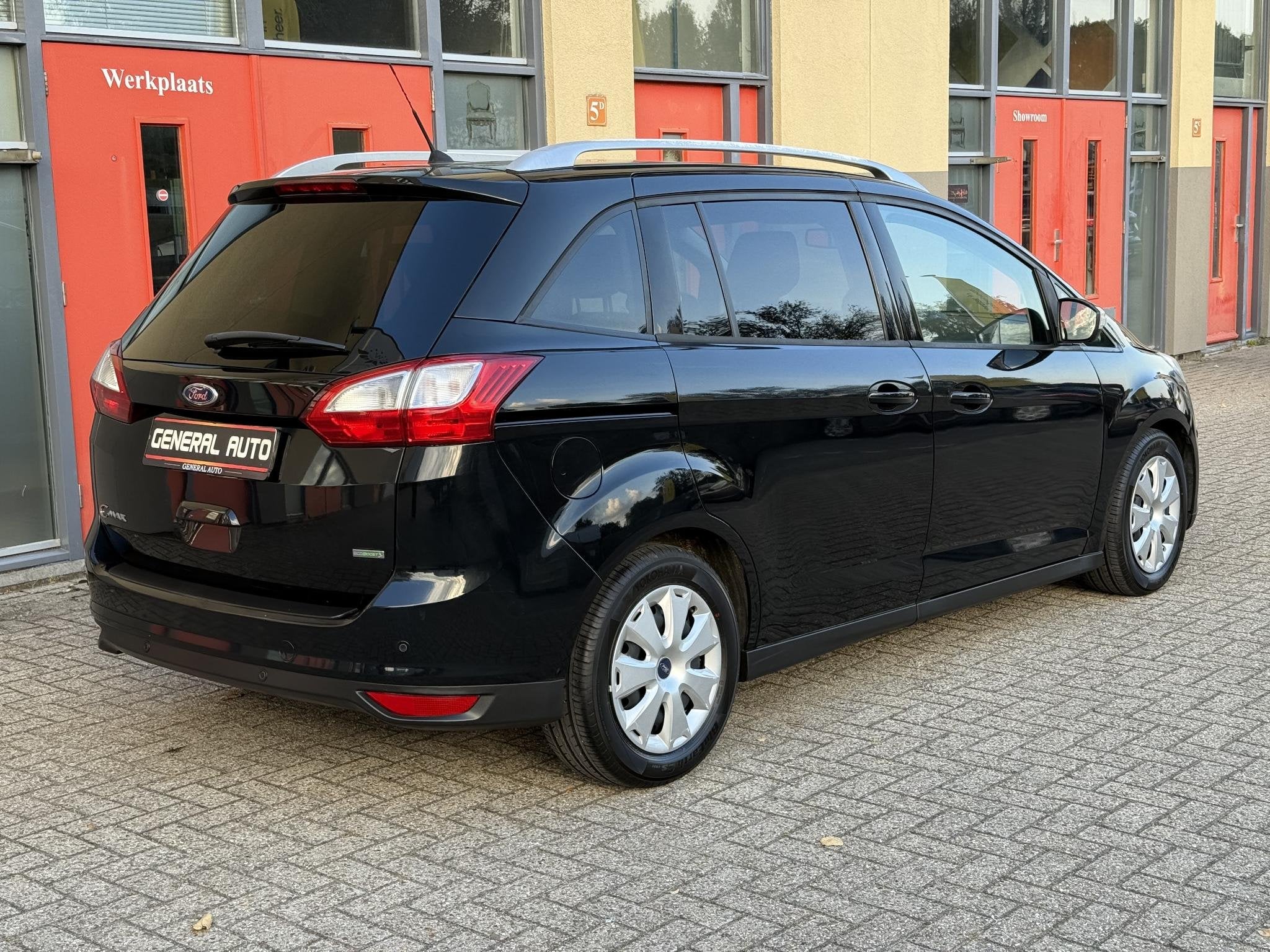 Ford Grand C-Max 1.0 Titanium, Panorama Dak, Nieuwe Distribu, Voorwielaandrijving, Euro 5, Gebruikt, Zwart