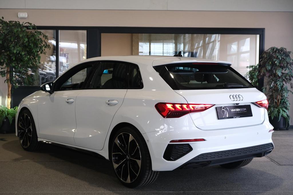 Audi A3 Sportback 30 TFSI S-Line S-tronic Leder Navi Led Cam, Auto's, Gebruikt, Zwart, Bedrijf, 19 km/l