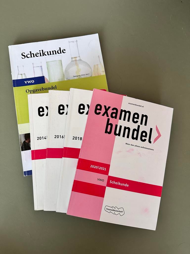 Examenbundel Scheikunde VWO 2020-2021 + extra bundels, Ophalen of Verzenden, Zo goed als nieuw, VWO, Scheikunde