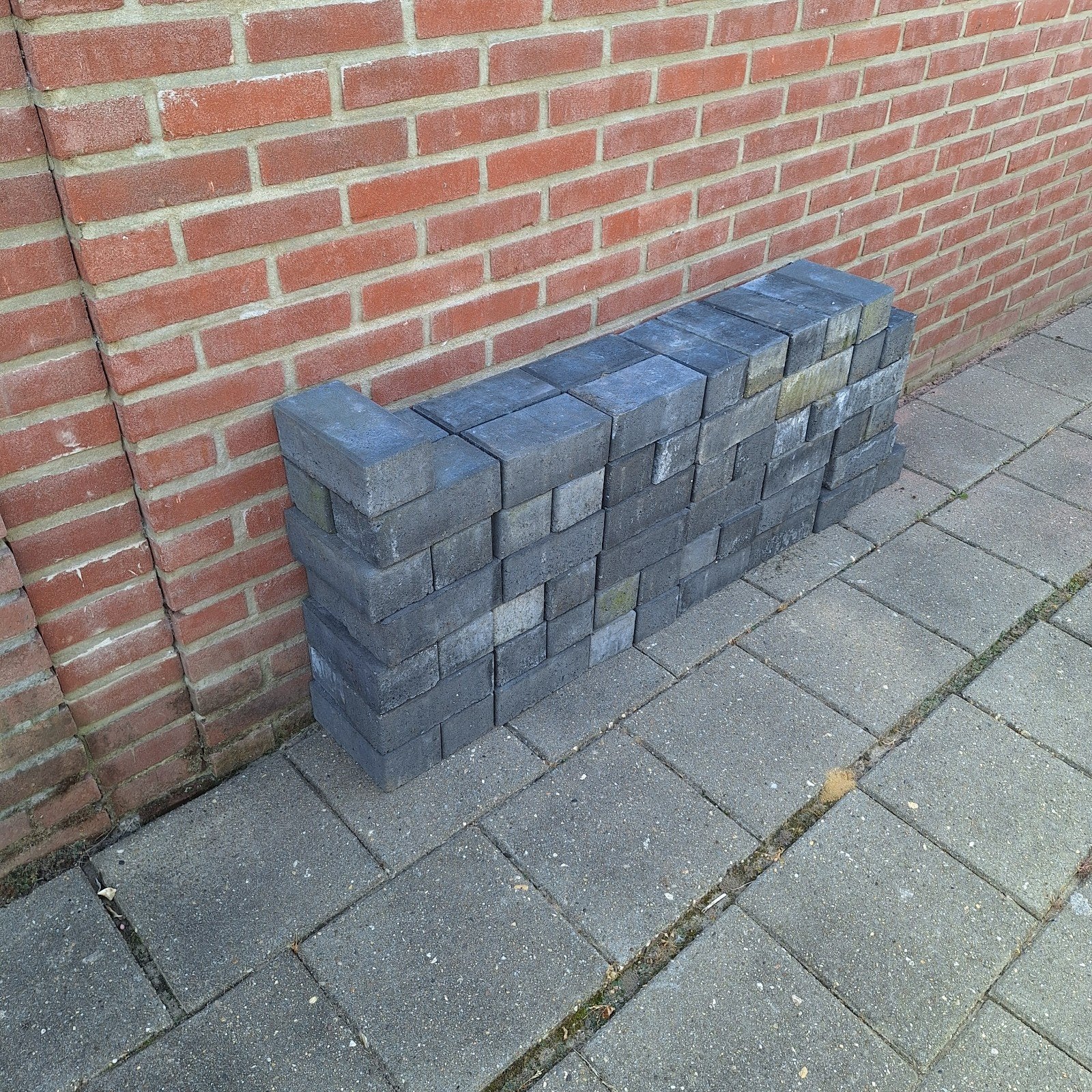 Nieuwe zwarte beton klinkers - 70 stuks GRATIS af te halen, Tuin en Terras, Tegels en Klinkers, Ophalen, Klinkers, Nieuw, Minder dan 5 m²