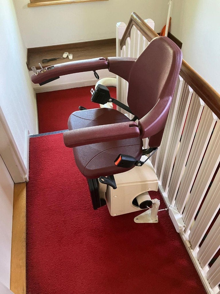 Traplift  voor rechte trap met een 180gd bocht, Diversen, Ophalen of Verzenden, Zo goed als nieuw, Met bocht