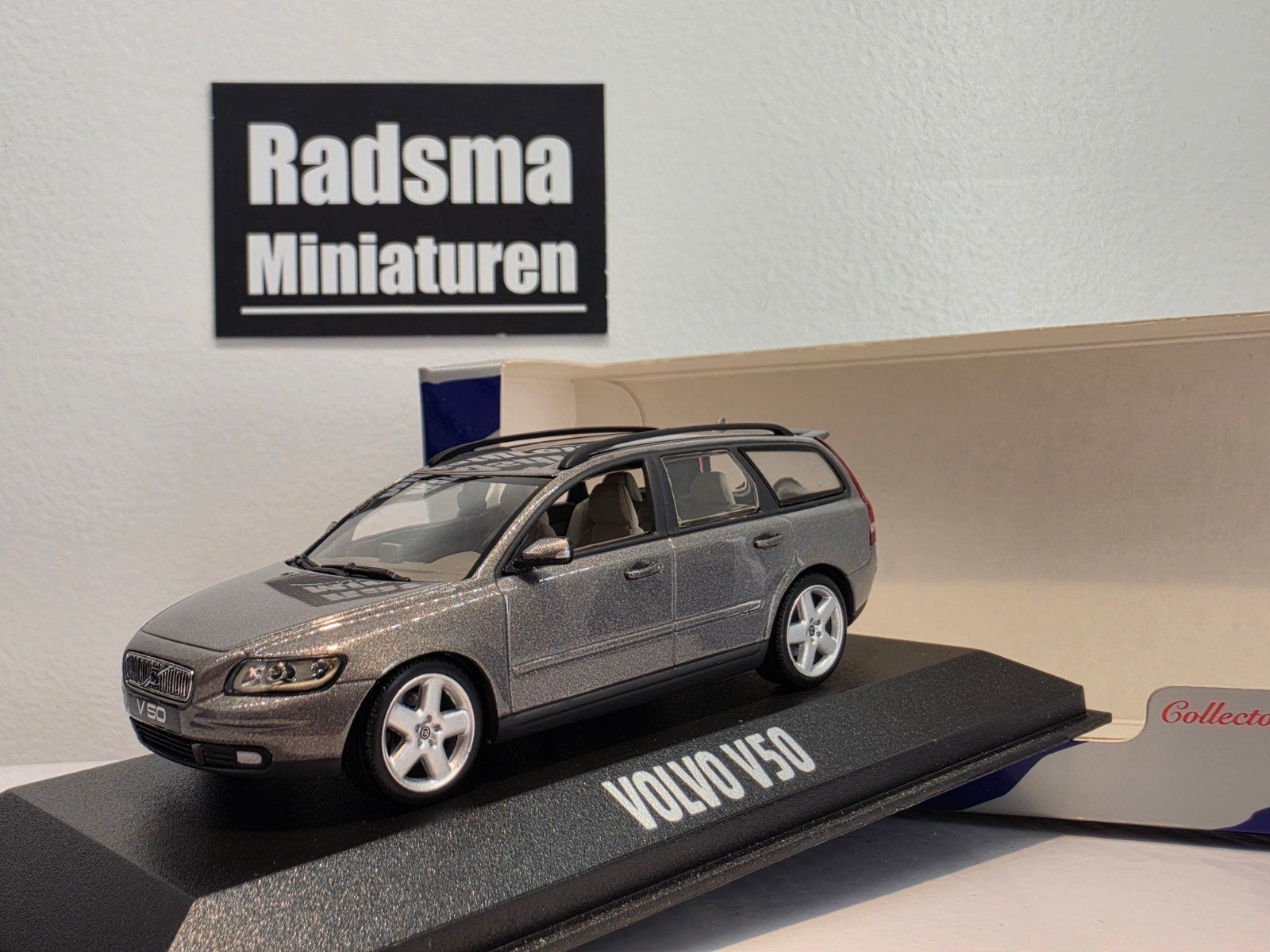 Volvo V50 estate - Phase 1 grijs - 1:43 Minichamps, Auto, Ophalen of Verzenden, Zo goed als nieuw, MiniChamps