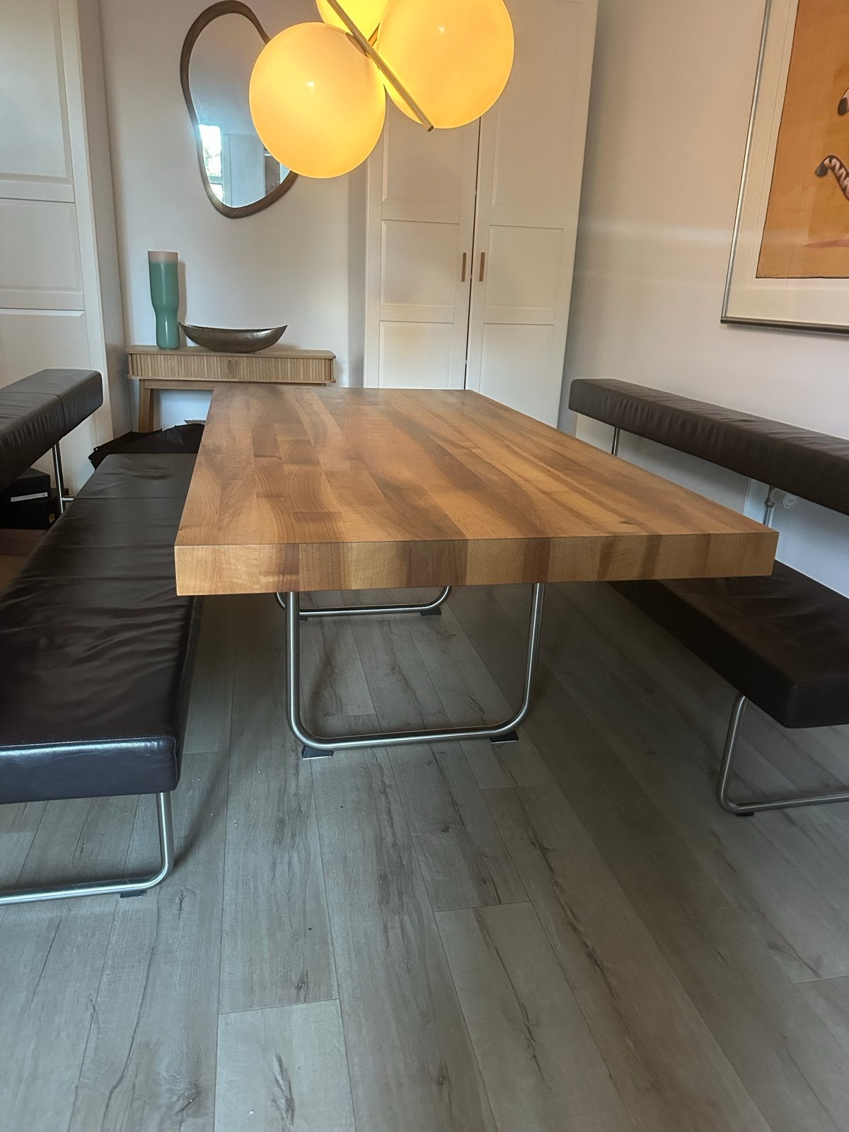 Girsberger Notenhouten Tafel met 2 Leren Permesso Zitbanken, Huis en Inrichting, Gebruikt, 100 tot 150 cm, 200 cm of meer, Ophalen of Verzenden
