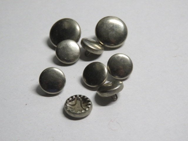 Setje vintage knopen zilverkleurig metaal 9 stuks, Ophalen of Verzenden, Zo goed als nieuw, Knoop of Knopen