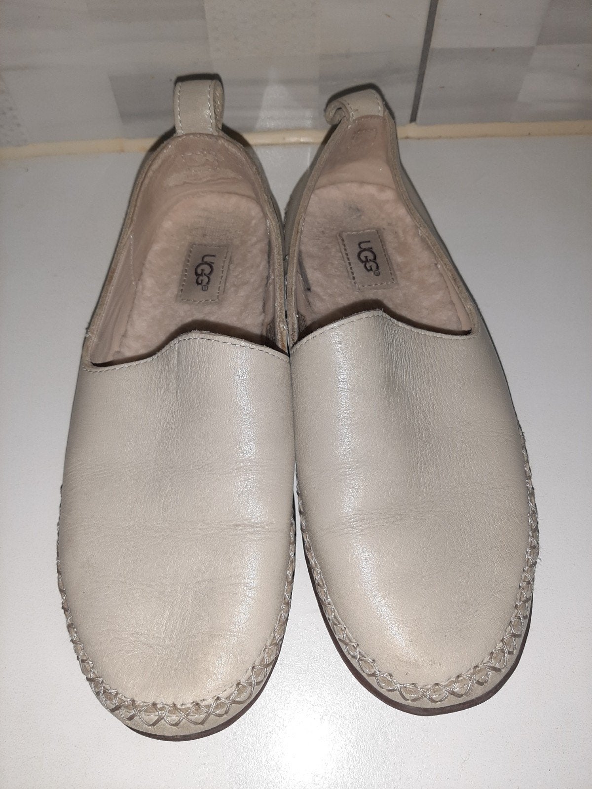 UGG instappers, Kleding | Dames, Schoenen, UGG, Verzenden, Zo goed als nieuw, Instappers