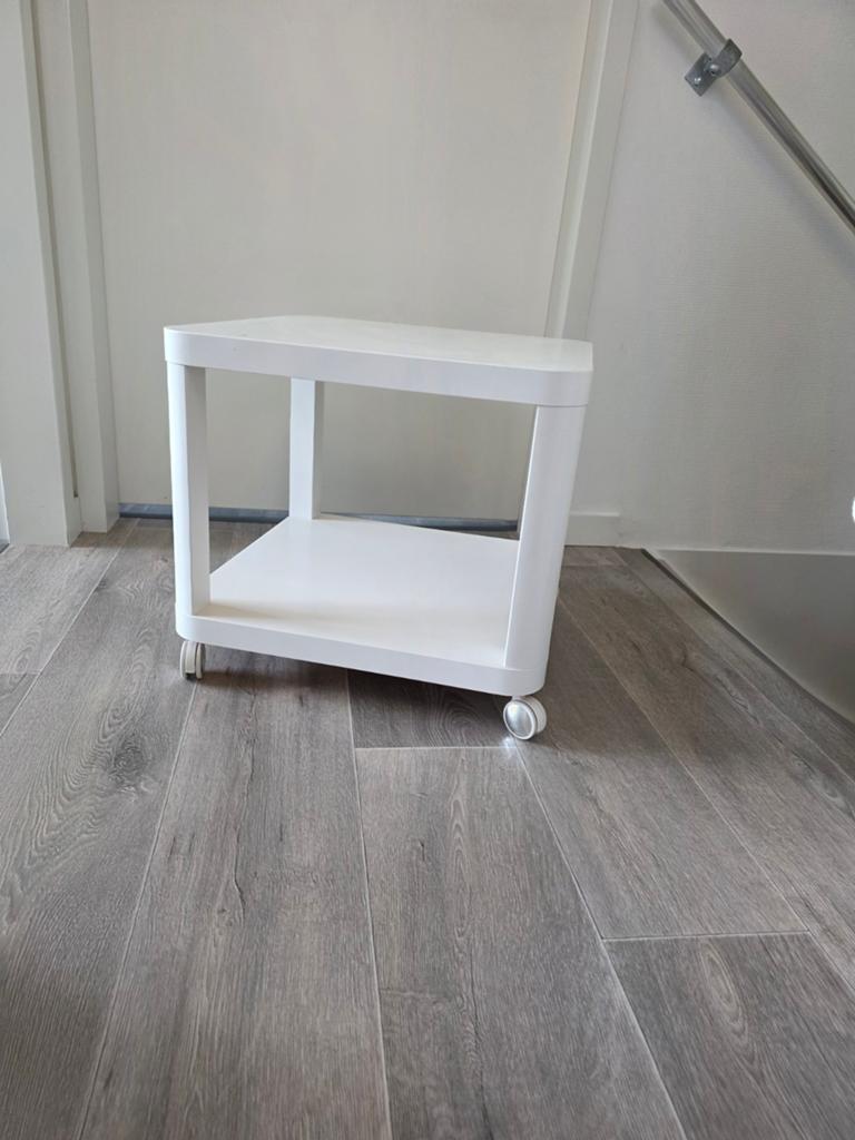 Tafeltje / side table wit / op wieltjes, Ophalen of Verzenden, Gebruikt