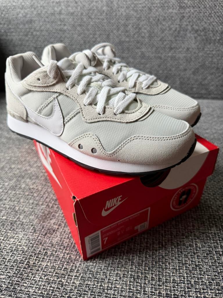 Nike Venture Runner sneakers maat 38, Wit, Nieuw, Ophalen of Verzenden, Sneakers of Gympen