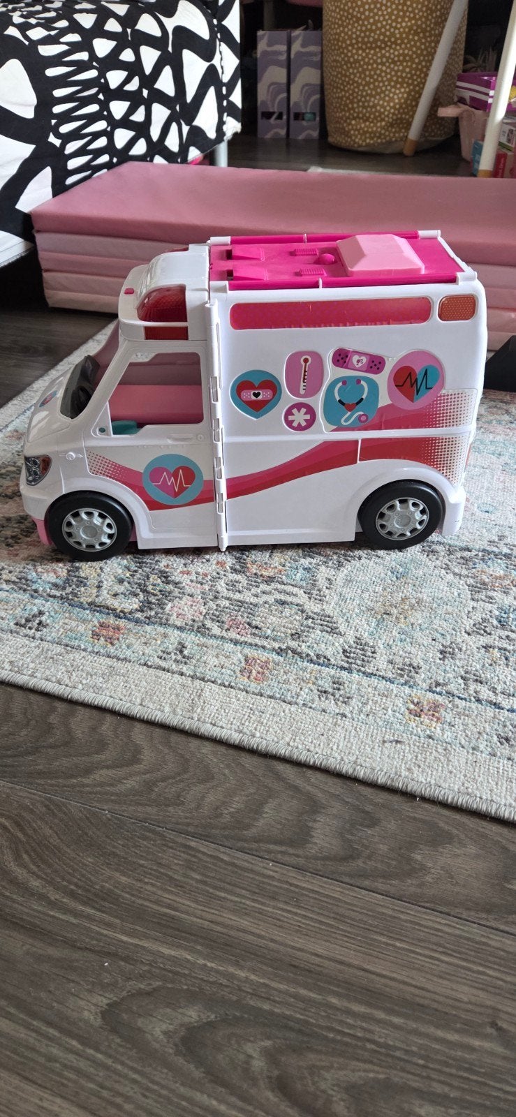 Barbie Ambulance Speelset met Pop (geen originele barbie)en, Ophalen of Verzenden, Zo goed als nieuw, Barbie