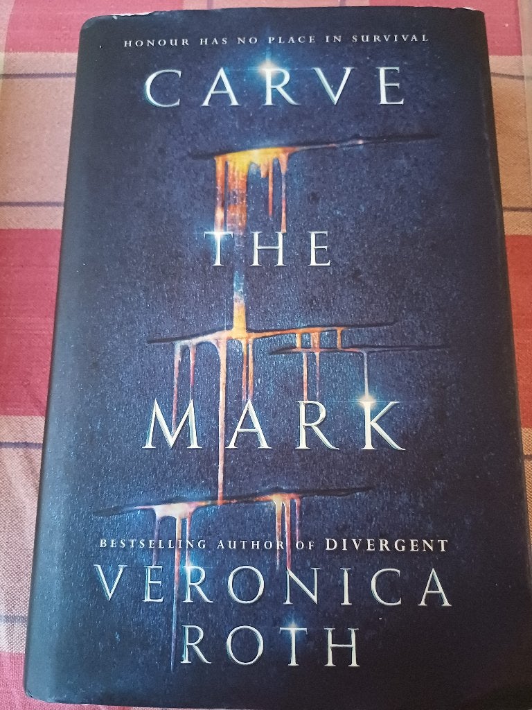 Veronica roth:carve the mark.hardcover.tekst(signering?), Ophalen, Gelezen, Veronica Roth