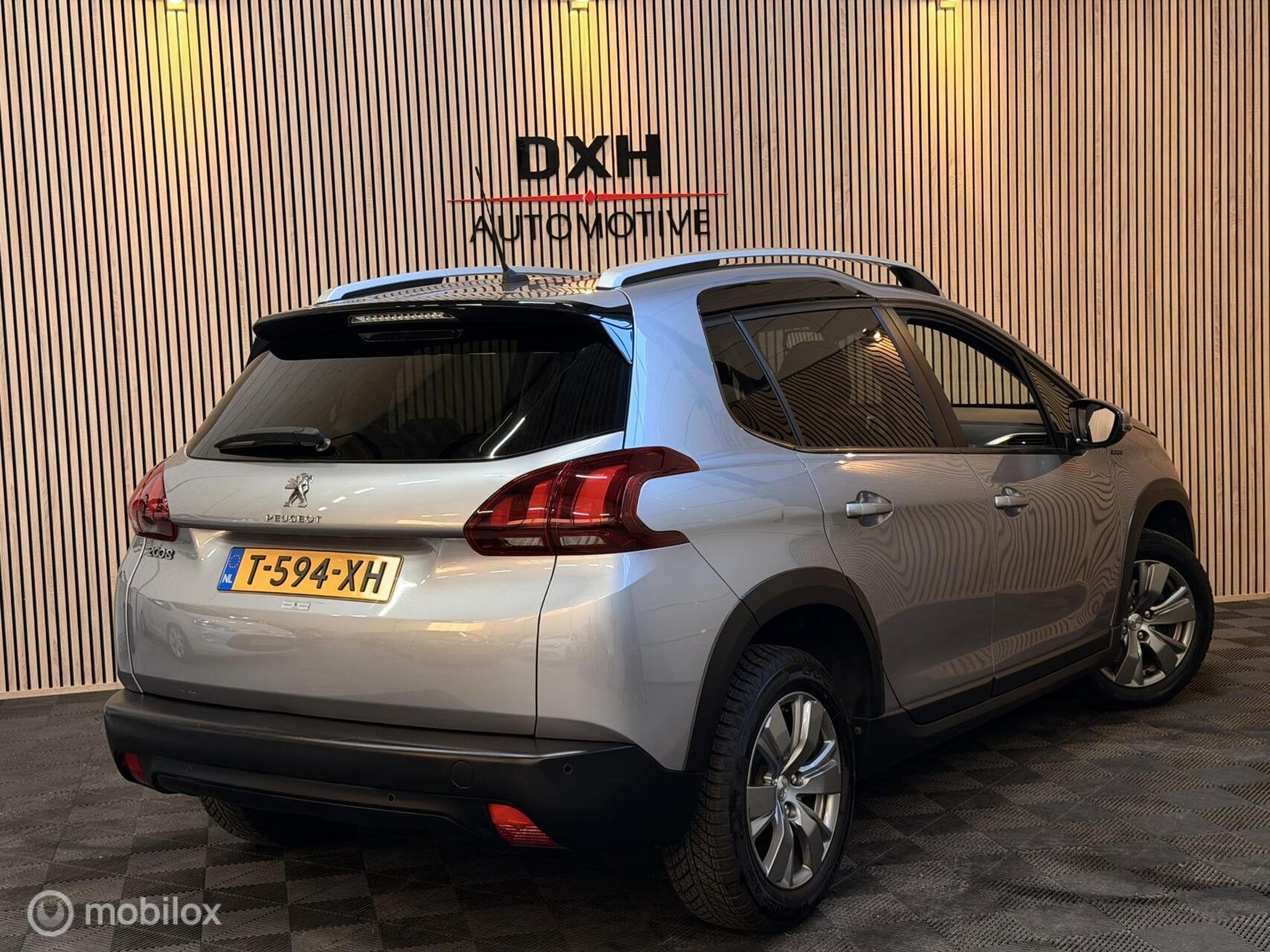 Peugeot 2008 1.2 PureTech Signature AUT CARPLAY CRUISE NAVI, Auto's, 1199 cc, 1165 kg, Bedrijf, 630 kg