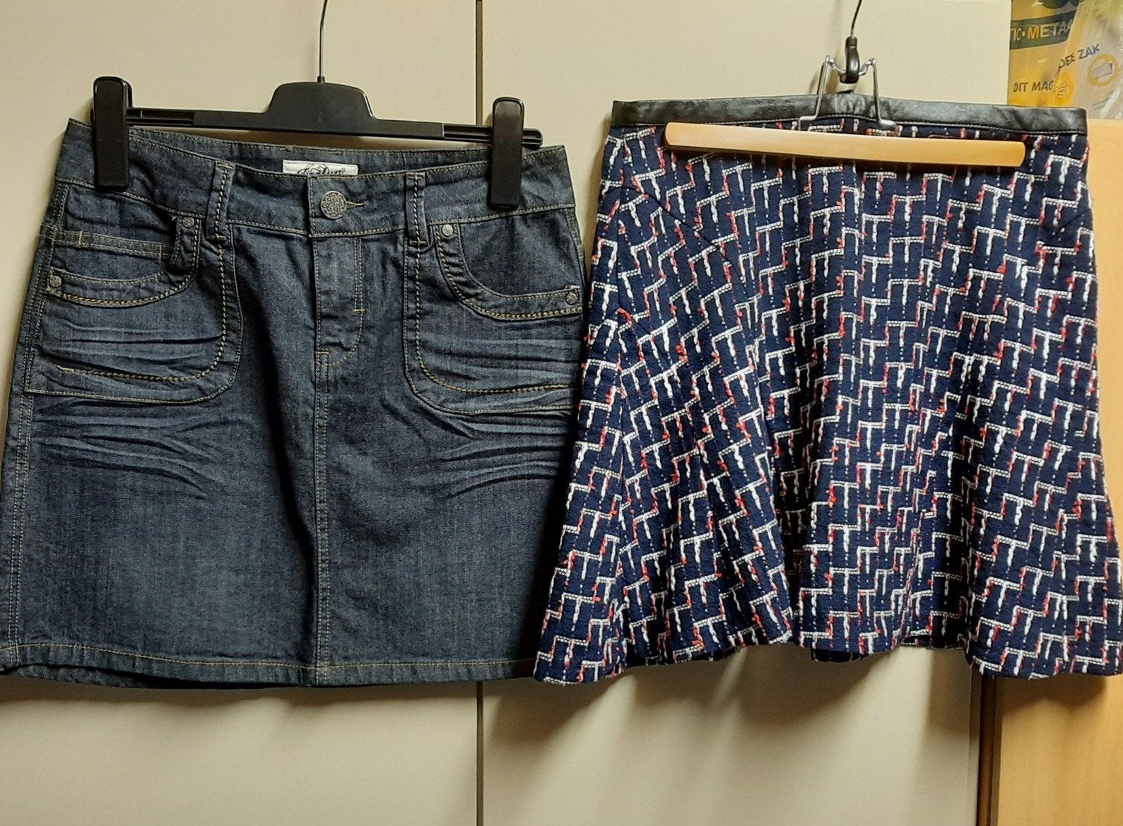 Spijkerrok en bedrukte blauwe rok maat 38 - € 10,- per rok, Kleding | Dames, Maat 38/40 (M), Blauw, Ophalen of Verzenden, Zo goed als nieuw