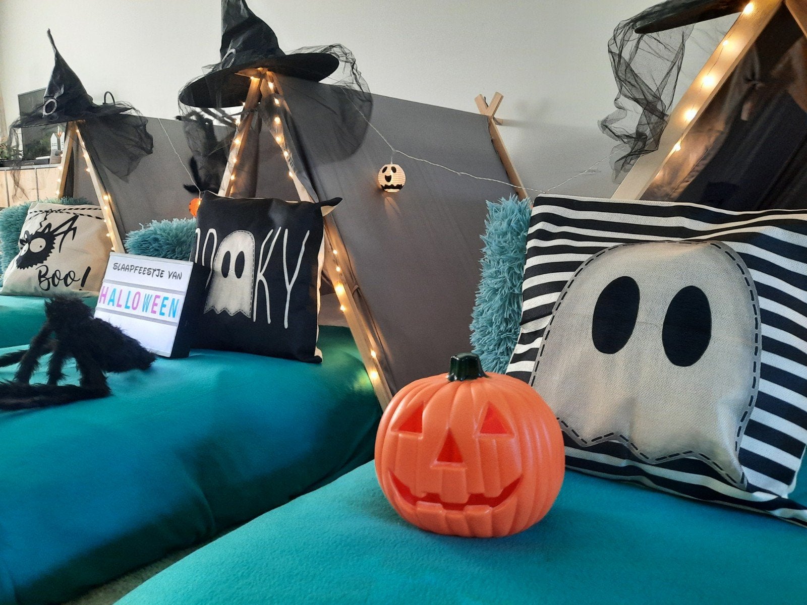 Halloween /Tipi slaapfeestje /kinderfeestje / tipitent, Ophalen, Zo goed als nieuw, Halloween of Griezel