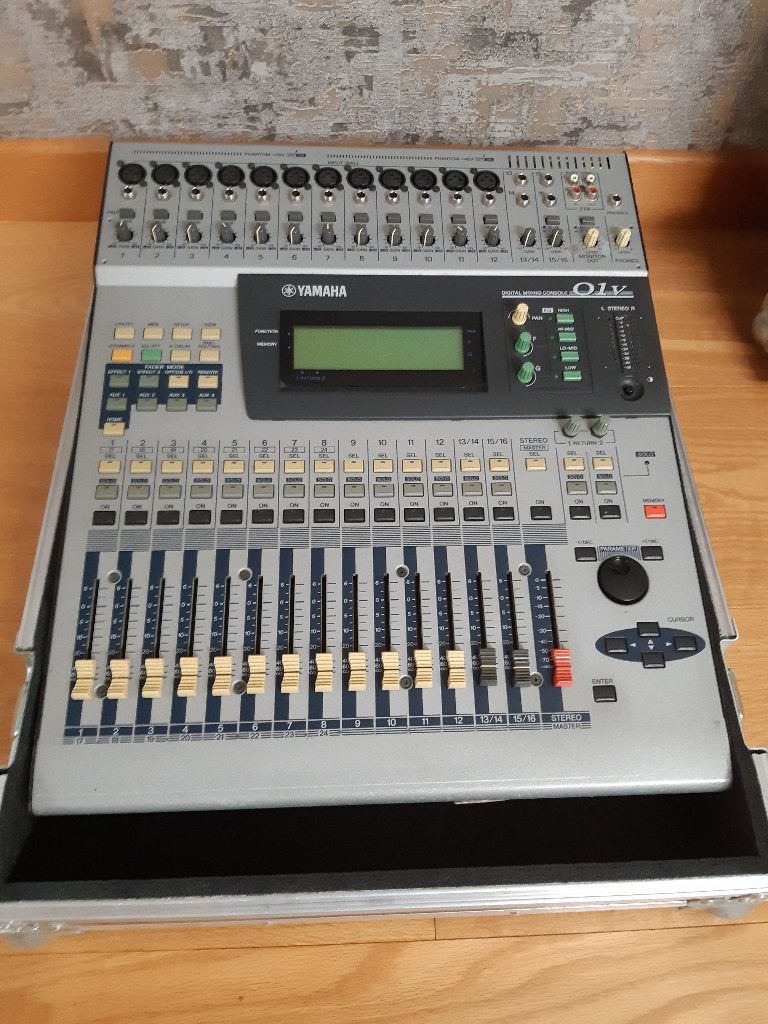 Yamaha 01V, Muziek en Instrumenten, Mengpanelen, Ophalen of Verzenden, Gebruikt, 20 kanalen of meer, Microfooningang