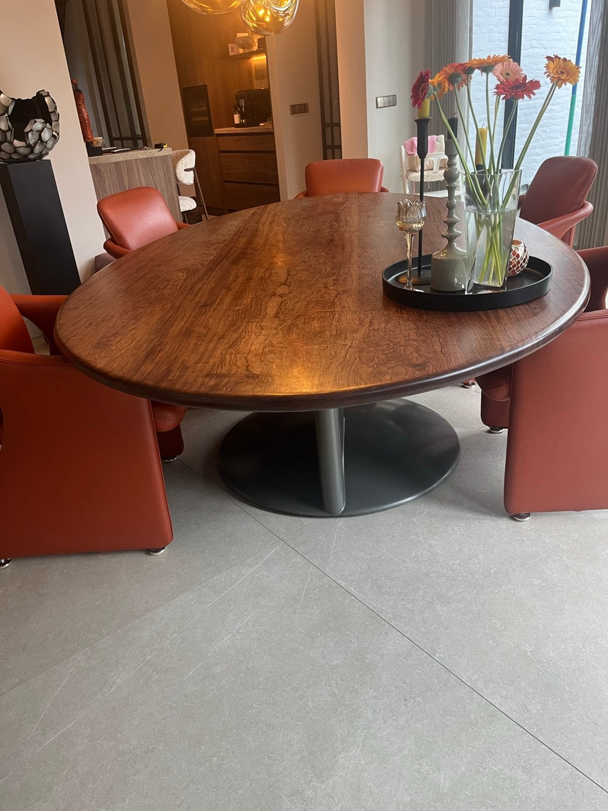 Kersenhouten Tafel met Stalen Voet, Stoelen en Poef