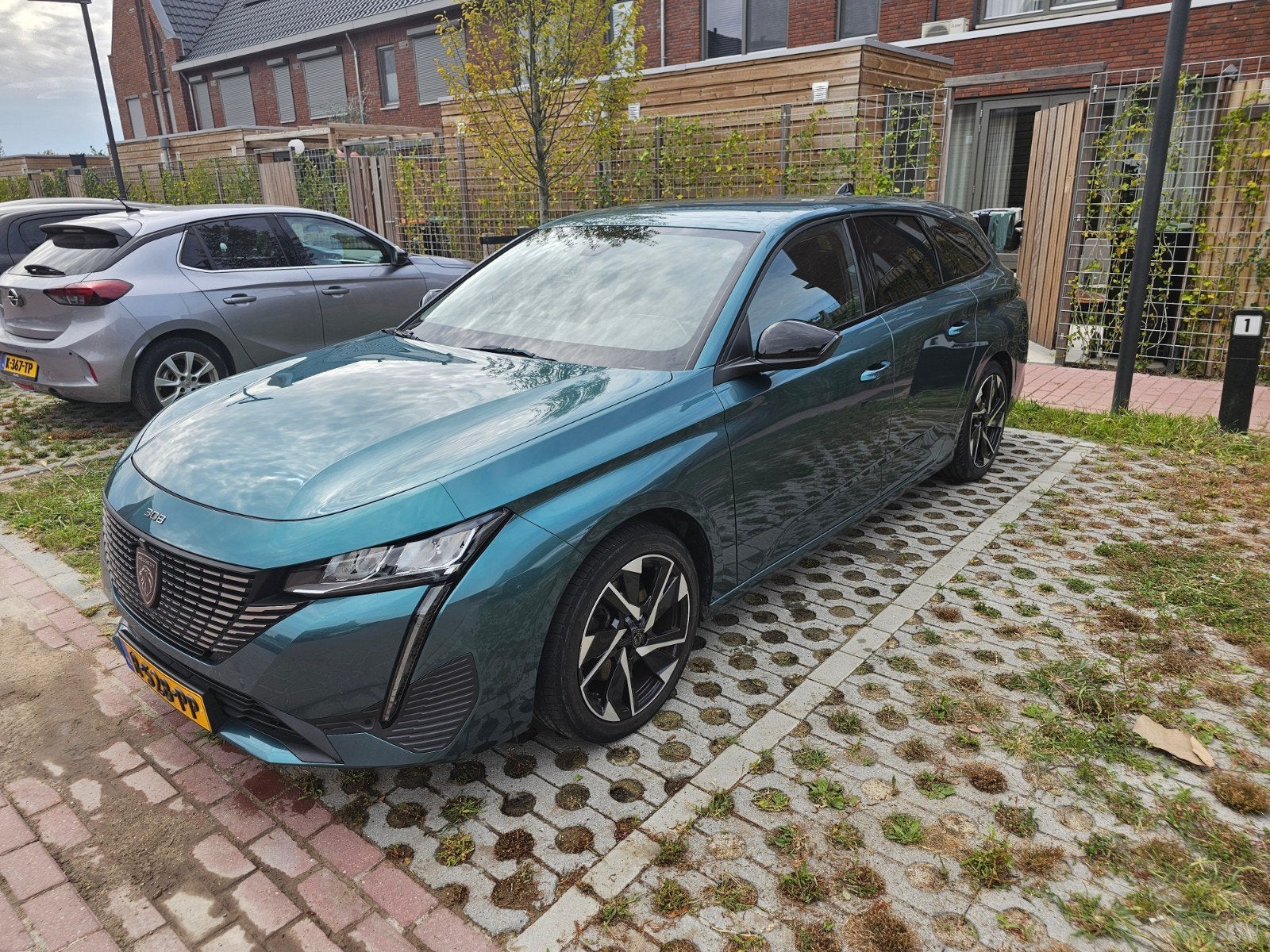 Peugeot 308 1.2 Puretech 130pk Eat8 2022 Blauw, Auto's, Peugeot, 1199 cc, Blauw, 3 cilinders, Geïmporteerd