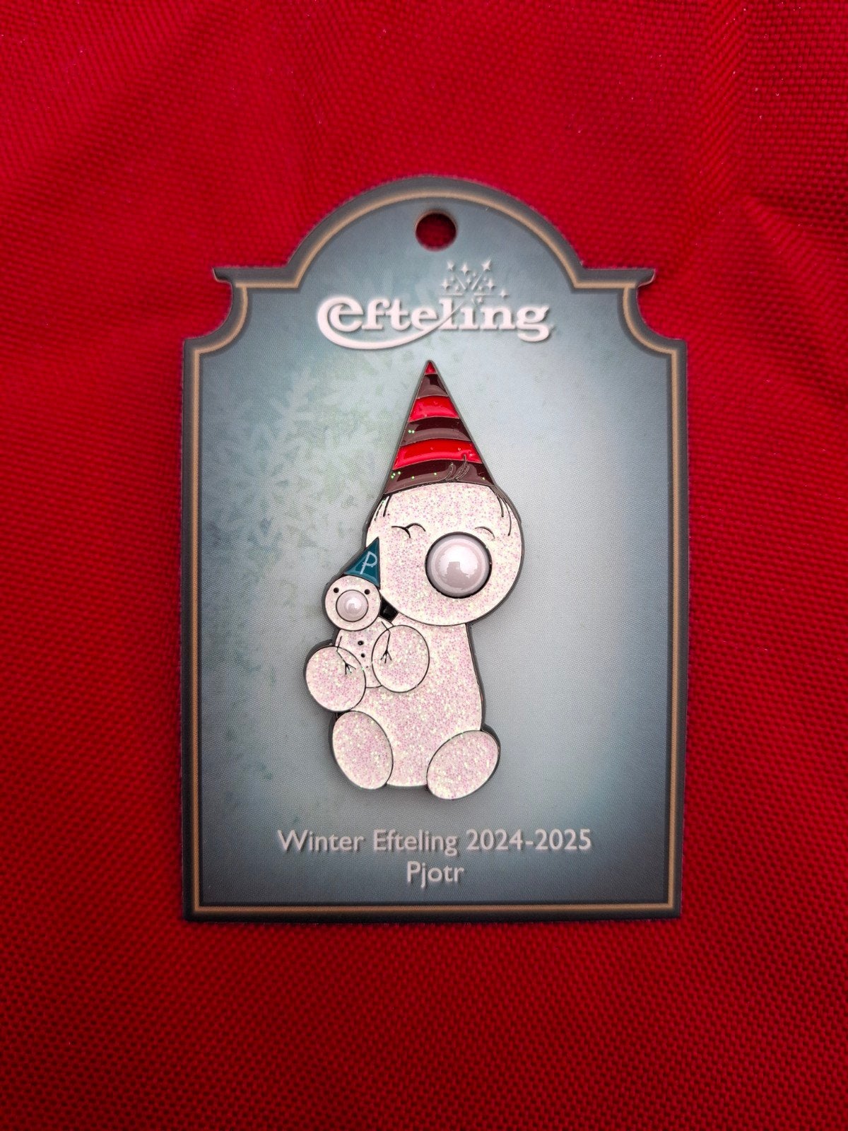 Efteling pin 2024-2025 Pjotr met kleintje Winter, Verzenden, Nieuw, Gebruiksvoorwerp
