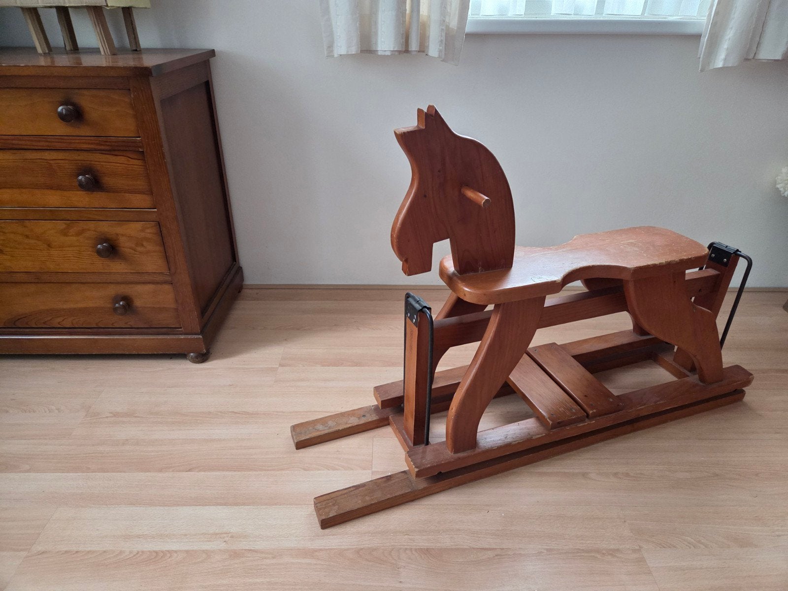 Houten hobbelpaard - Klassiek Speelgoed, Kinderen en Baby's, Speelgoed | Houten speelgoed, Ophalen, Gebruikt, Rij- of Hobbelspeelgoed