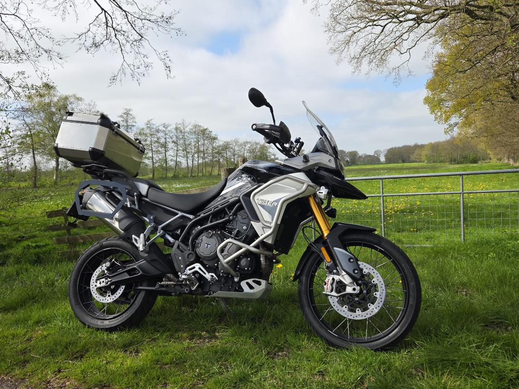 Triumph Tiger Rally Pro 900 bj 2020 km 14.xxx, Motoren, Motoren | Triumph, Handvatverwarming, 888 cc, Motorrijbewijs A, 3 cilinders