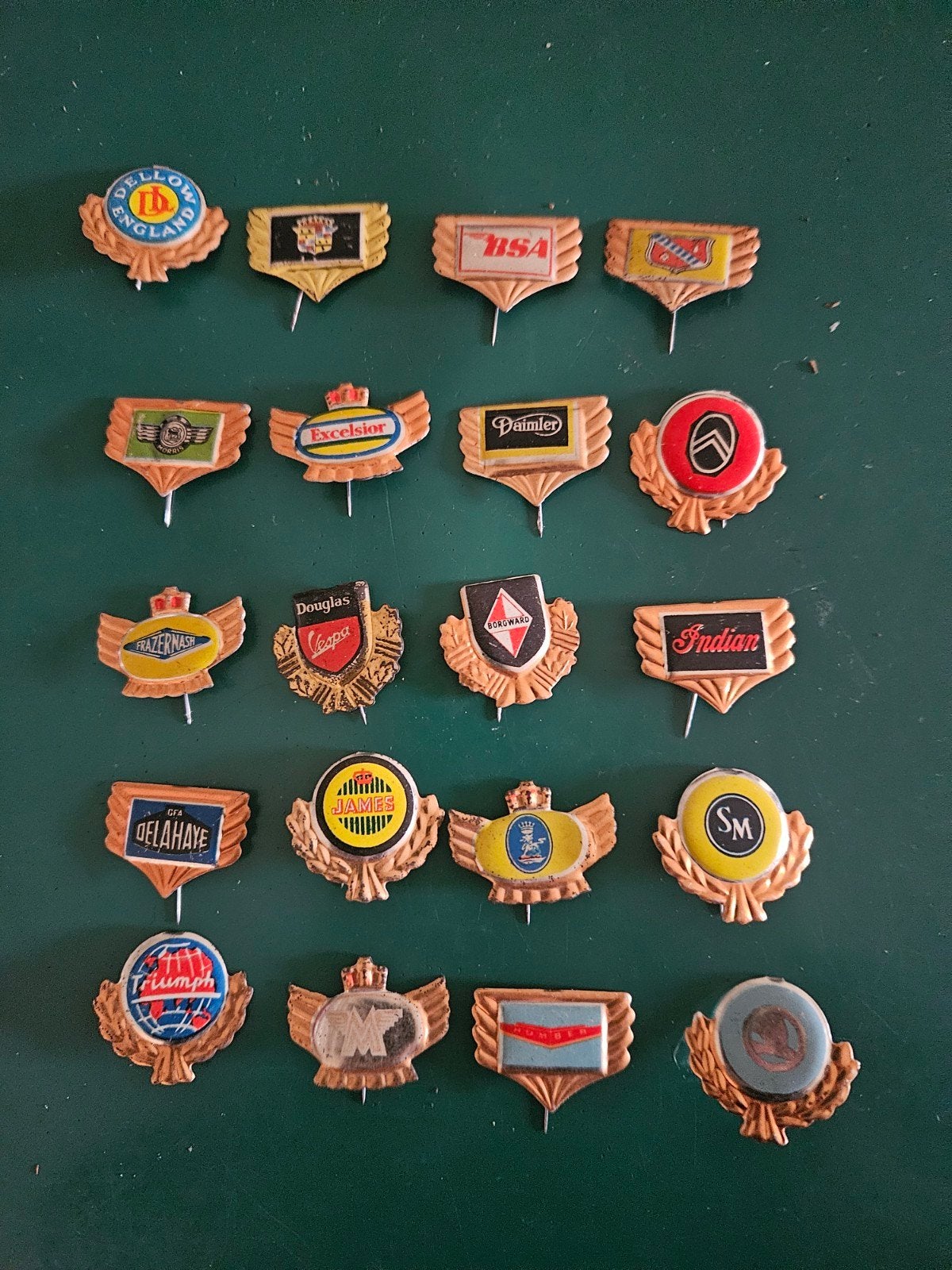 Verzameling van 80 vintage auto- en motorfietsspeldjes, Verzenden, Gebruikt, Overige onderwerpen