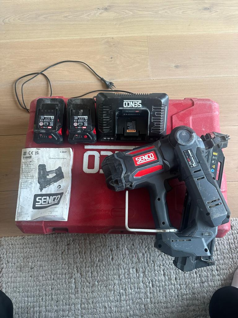 Senco F-35XP Accu Spijkerpistool met Accu en Lader, Ophalen of Verzenden, Zo goed als nieuw