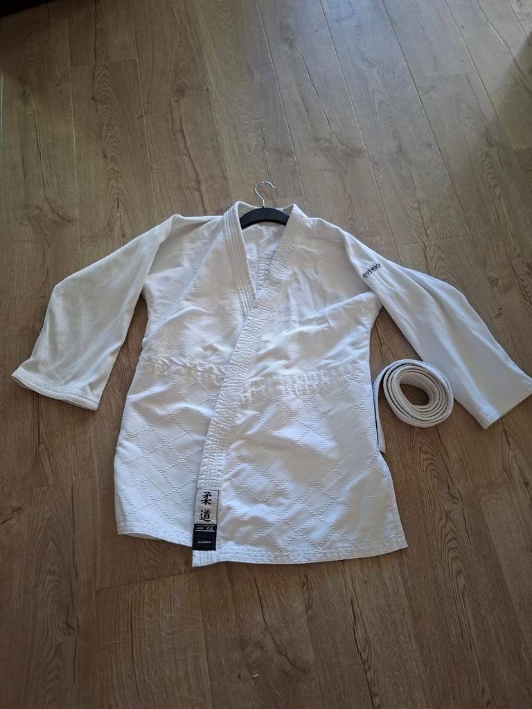 Judo pak 170 met witte band - Zo goed als nieuw, Sport en Fitness, Vechtsporten en Zelfverdediging, Maat XS of kleiner, Ophalen of Verzenden