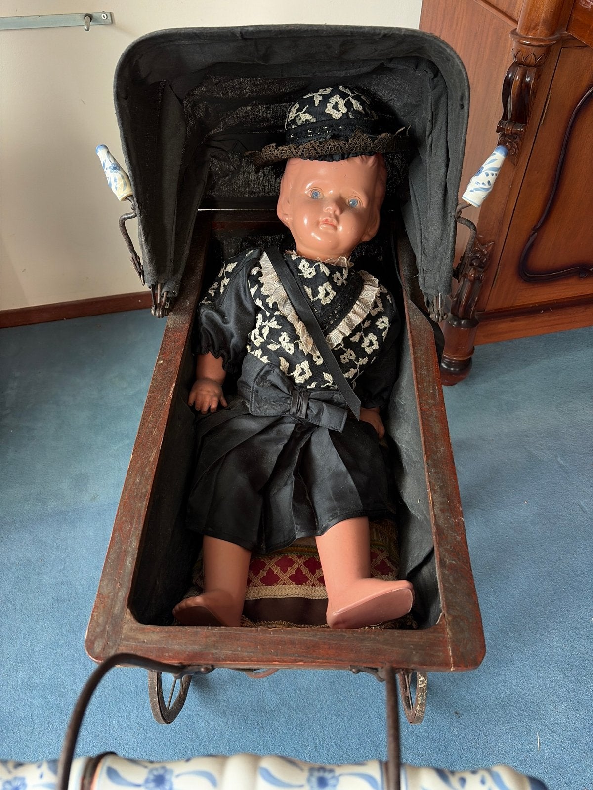 Antieke pop in kinderwagen - Uniek verzamelobject, Ophalen, Gebruikt, Pop