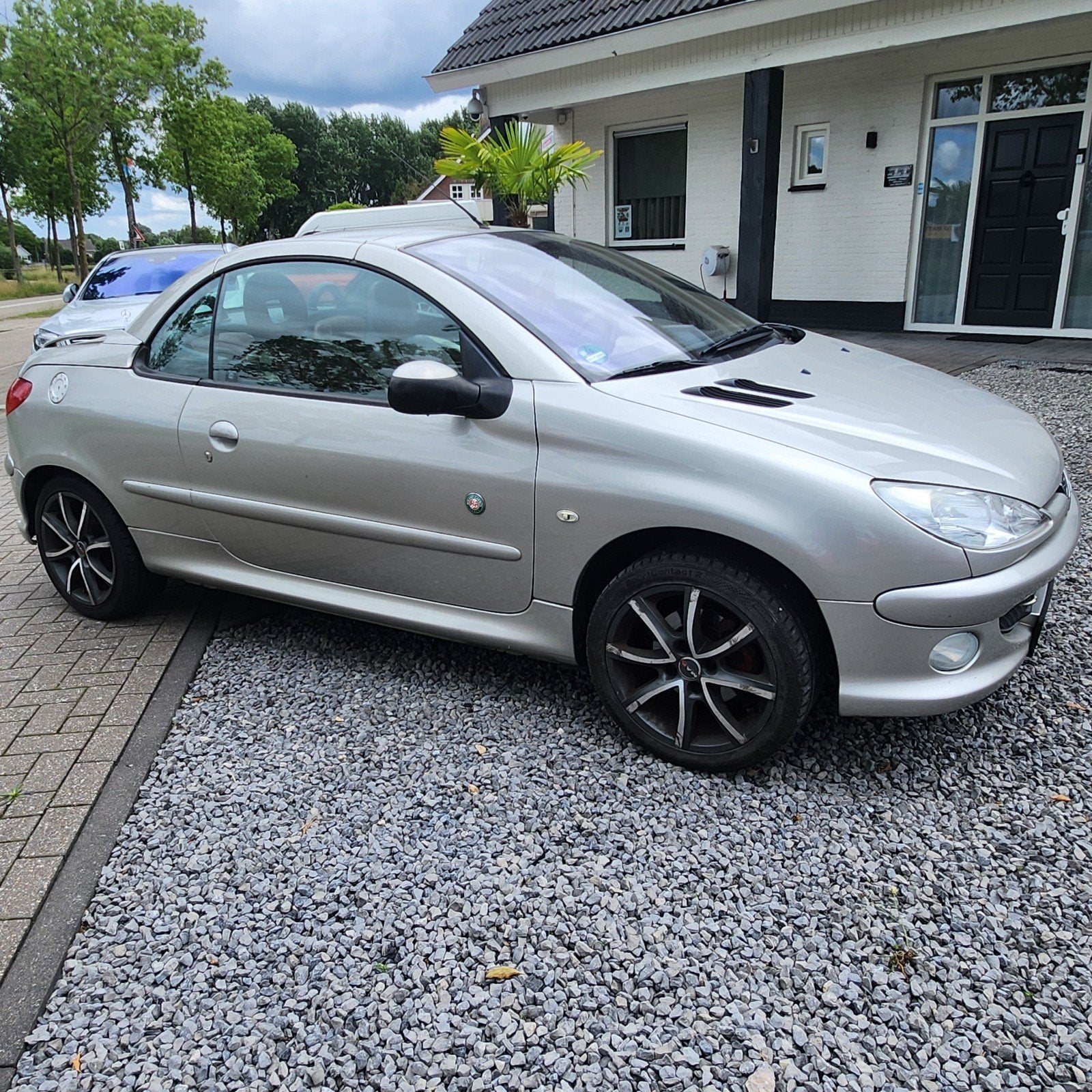 Peugeot 206 1.6 16V CC 2005 Grijs 260000 klmtr, Auto's, Peugeot, Voorwielaandrijving, Cabriolet, 4 stoelen, 49 €/maand