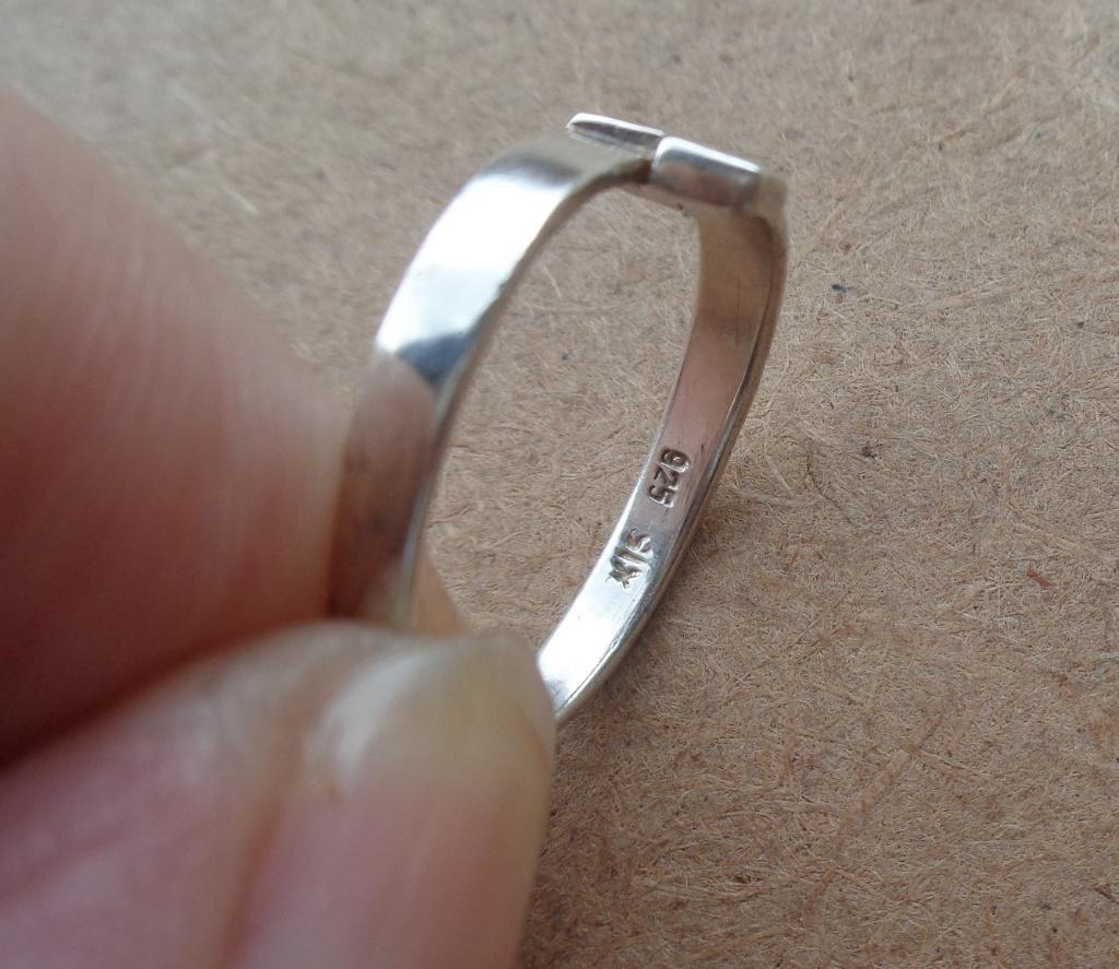 zilveren design ring met steentjes [623], Sieraden, Tassen en Uiterlijk, Ringen, Verzenden, Zo goed als nieuw, 17 tot 18, Dame