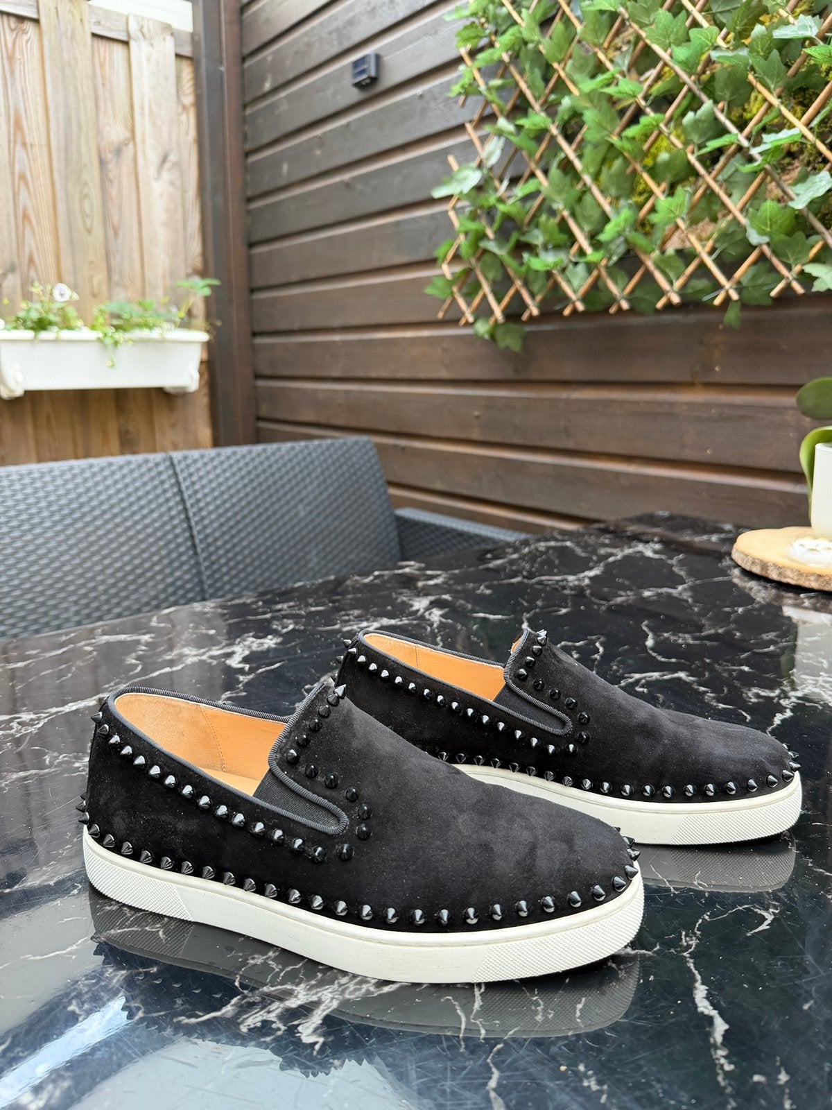 Christian Louboutin Pik Boat loafers zwart suède maat 39.5, Zwart, Zo goed als nieuw, Loafers, Ophalen