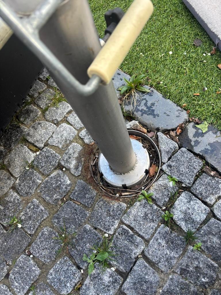 Oerdegelijke RVS parasolvoet om in te graven (50mm), Ophalen, Zo goed als nieuw, Parasolvoet