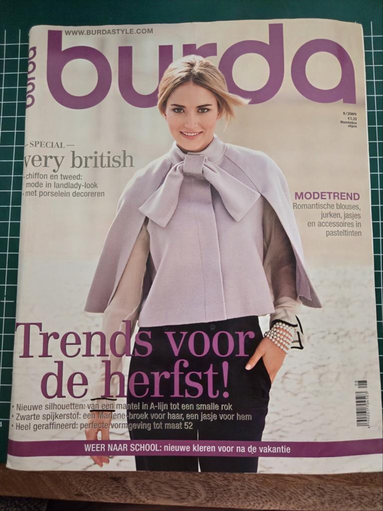 Burda Style 8/2009 - Trends voor de herfst - Compleet, Kleding | Dames, Overige Dameskleding, Ophalen of Verzenden
